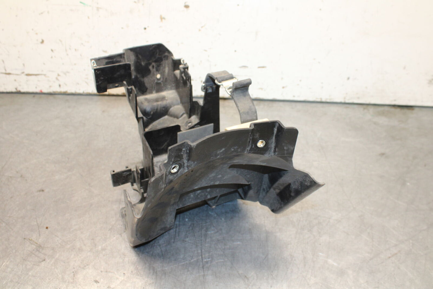 17-24 YAMAHA BOLT XVS950 BATTERY TRAY BOX HOLDER BB729