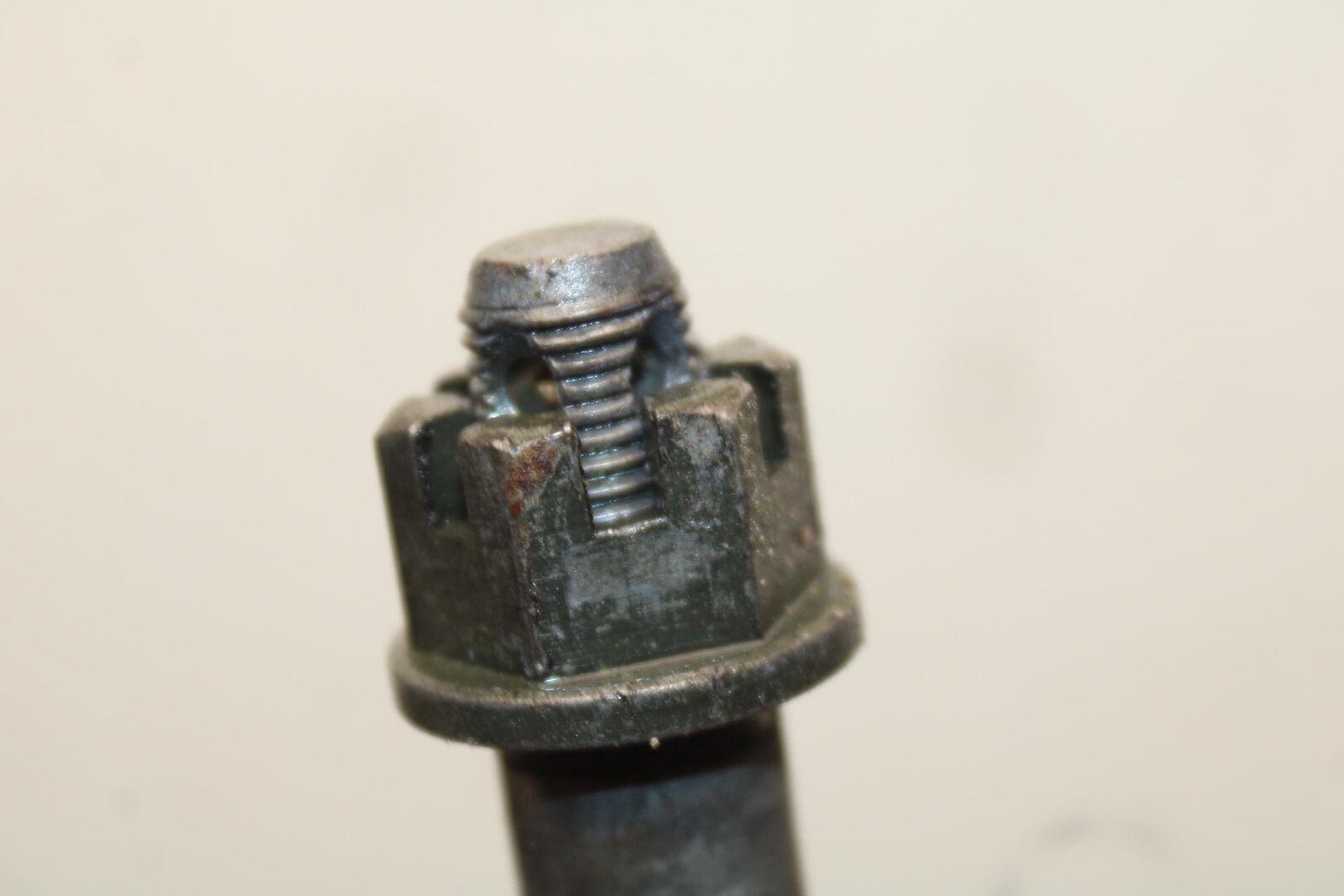 04-09 SUZUKI GS 500 FH GS500F FRONT WHEEL RIM AXLE PIVOT BOLT BB97