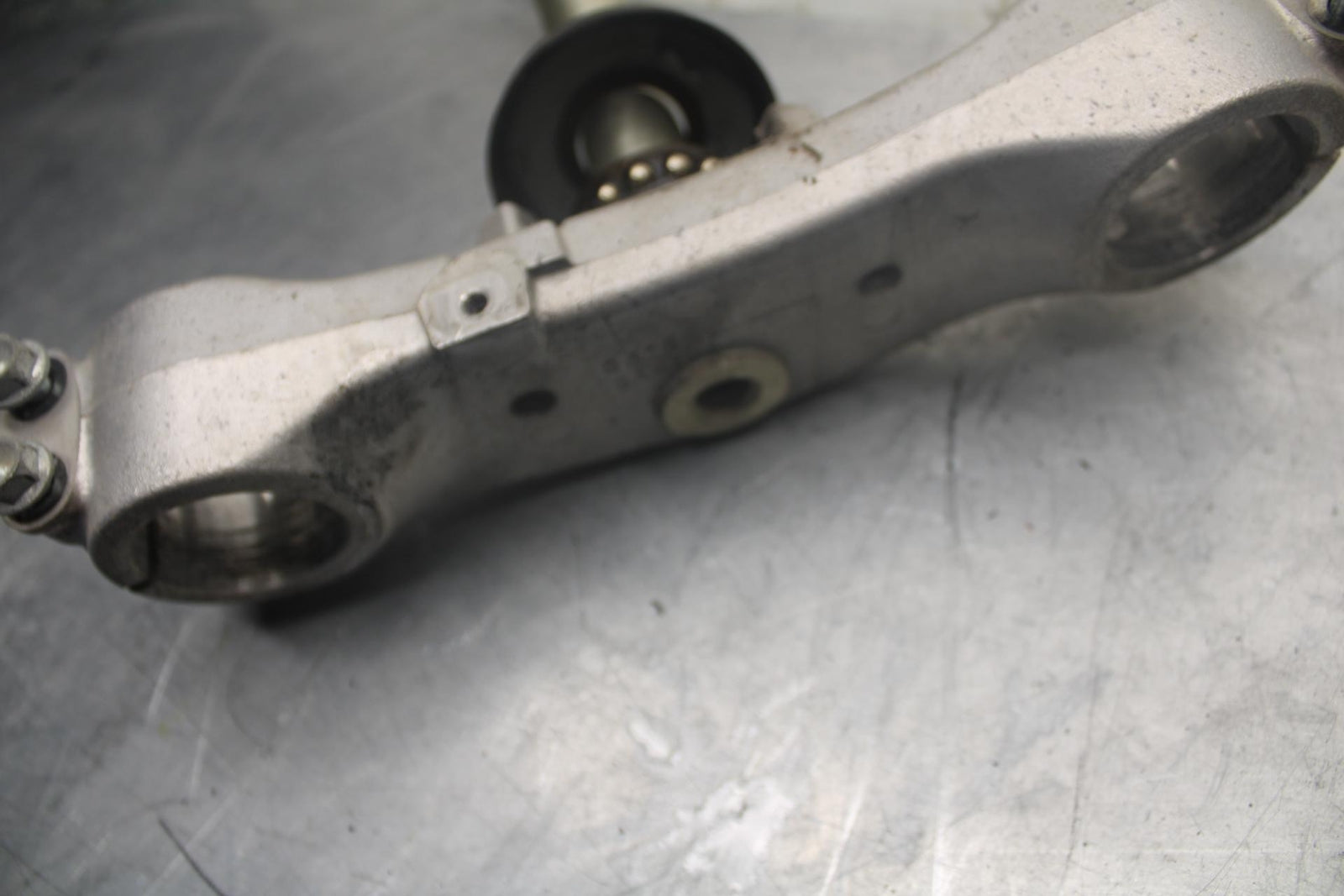 97-98 SUZUKI GSXR 600 SRAD FRONT FORKS CLAMP LOWER TRIPLE TREE STEM BB455