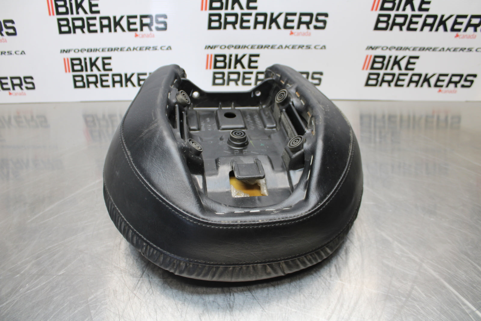 09 YAMAHA ROYAL STAR XVZ1300TF VENTURE REAR BACK PASSENGER SEAT BB151