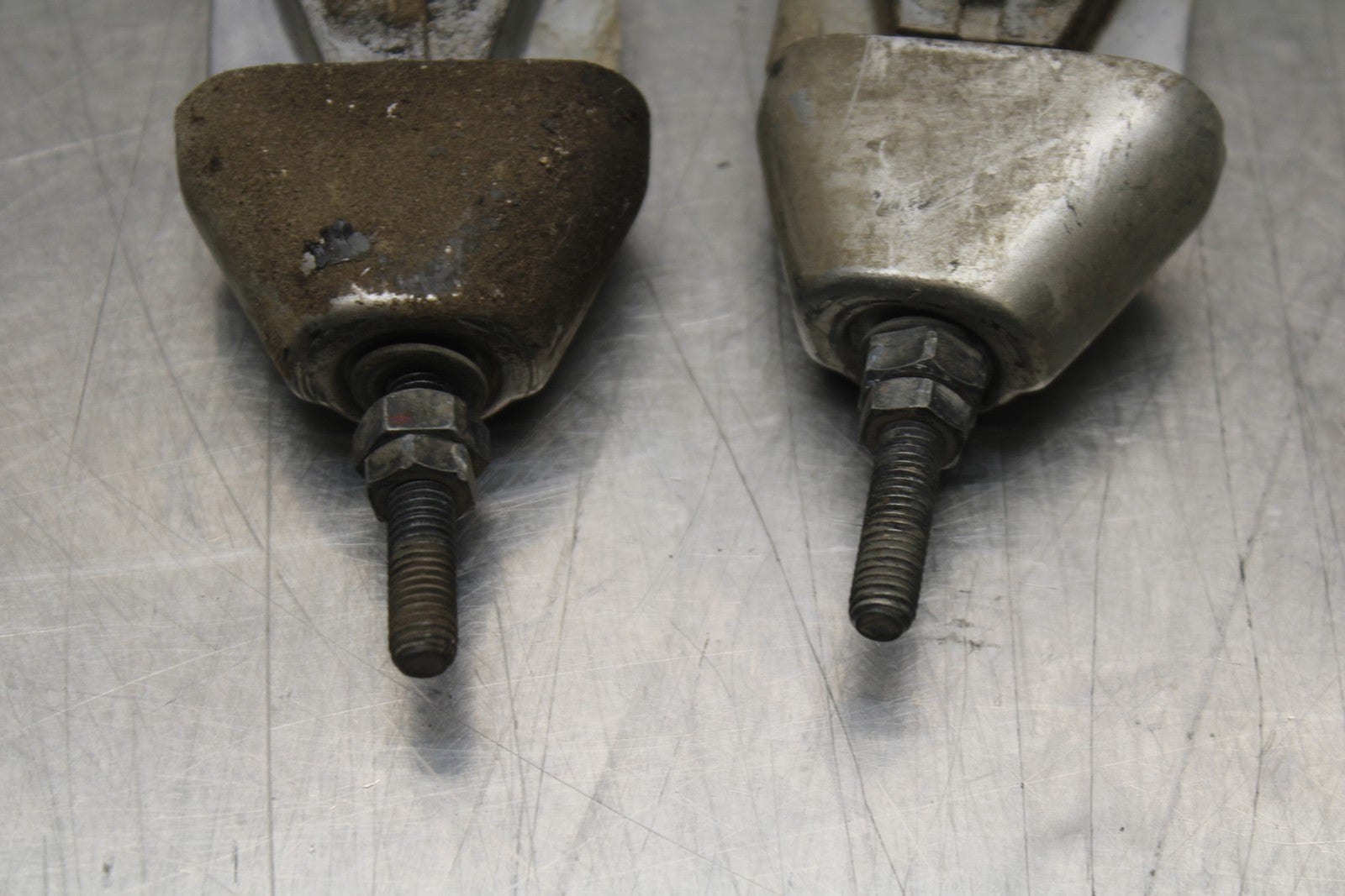 09-10 KAWASAKI ER-6N SWINGARM CHAIN TENSIONER ADJUSTMENT BRACKETS  BB205