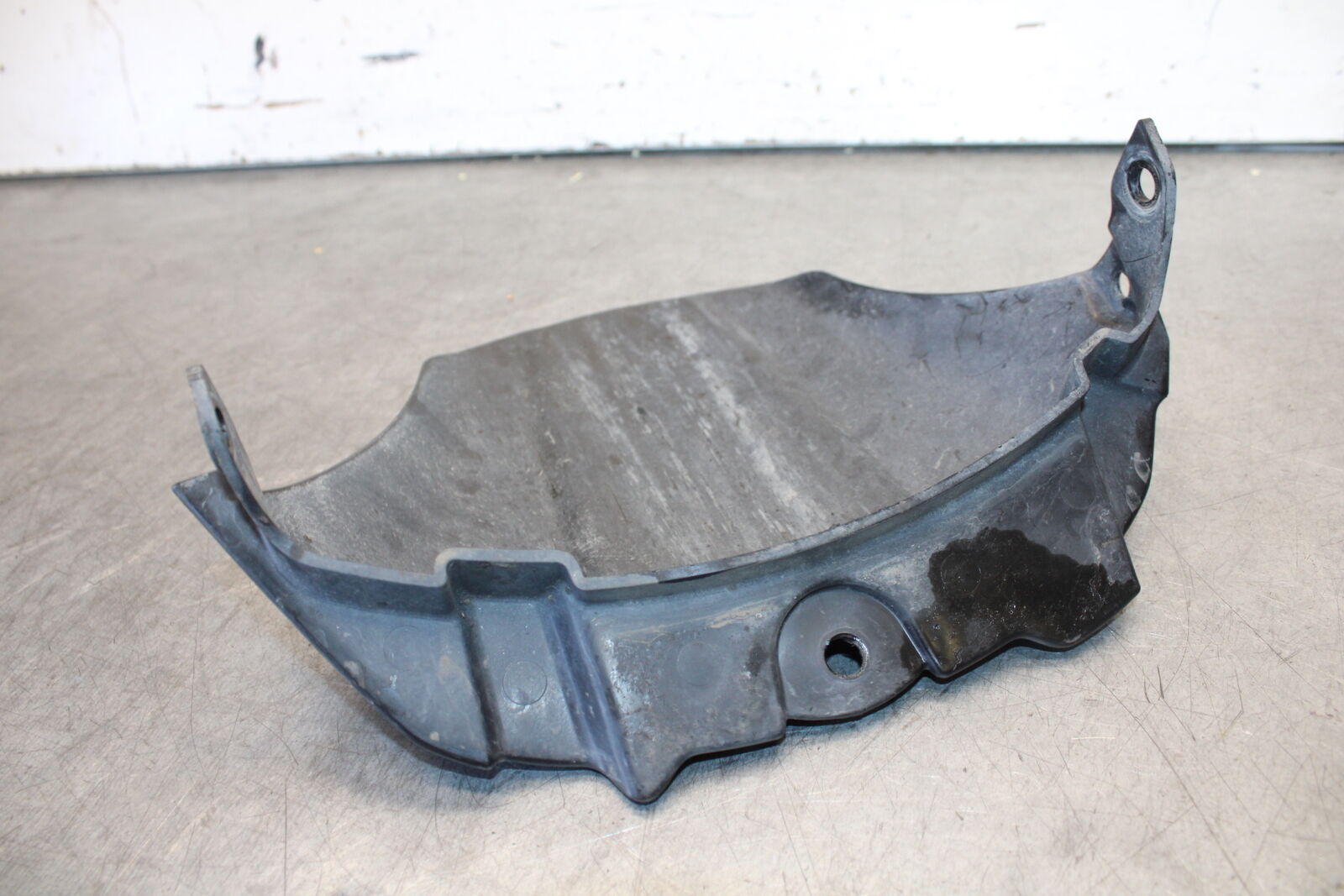 05-06 SUZUKI GSXR1000 REAR BACK WHEEL TIRE HUGGER FENDER 63114-41G00-291 BB663