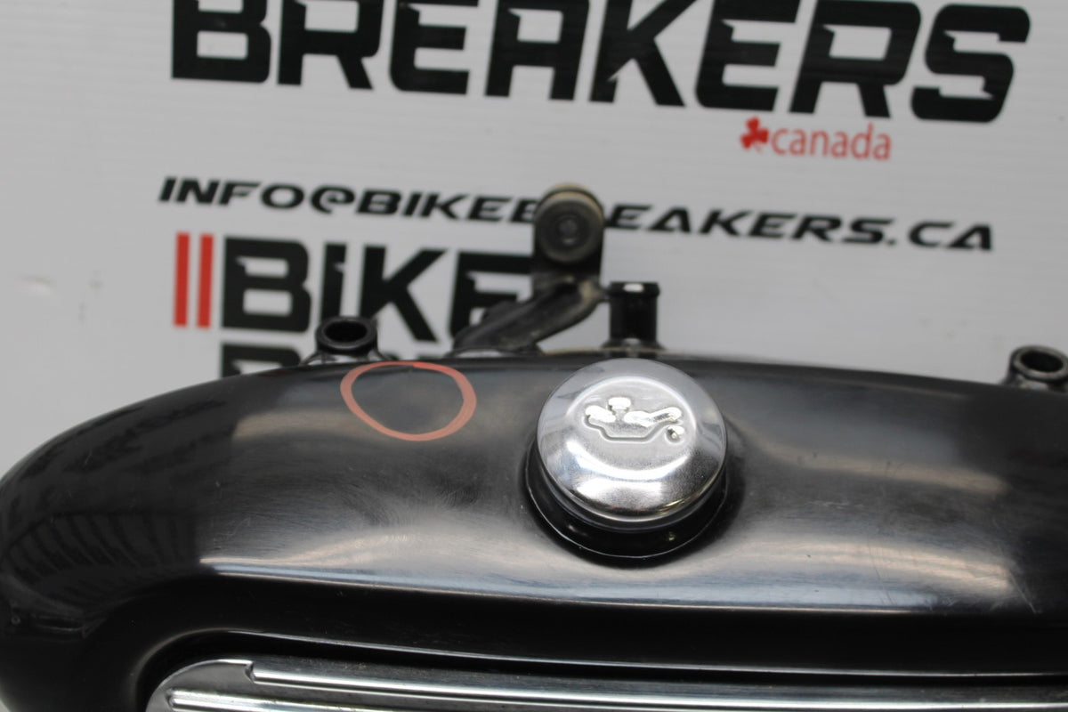 05 TRIUMPH ROCKET III ENGINE OIL TANK PAN BOX BB186