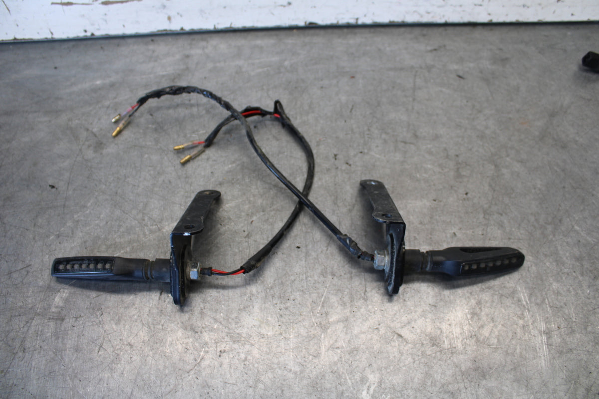 08-16 YAMAHA YZF R6 AFTERMARKET REAR LEFT RIGHT TURN SIGNALS BB665