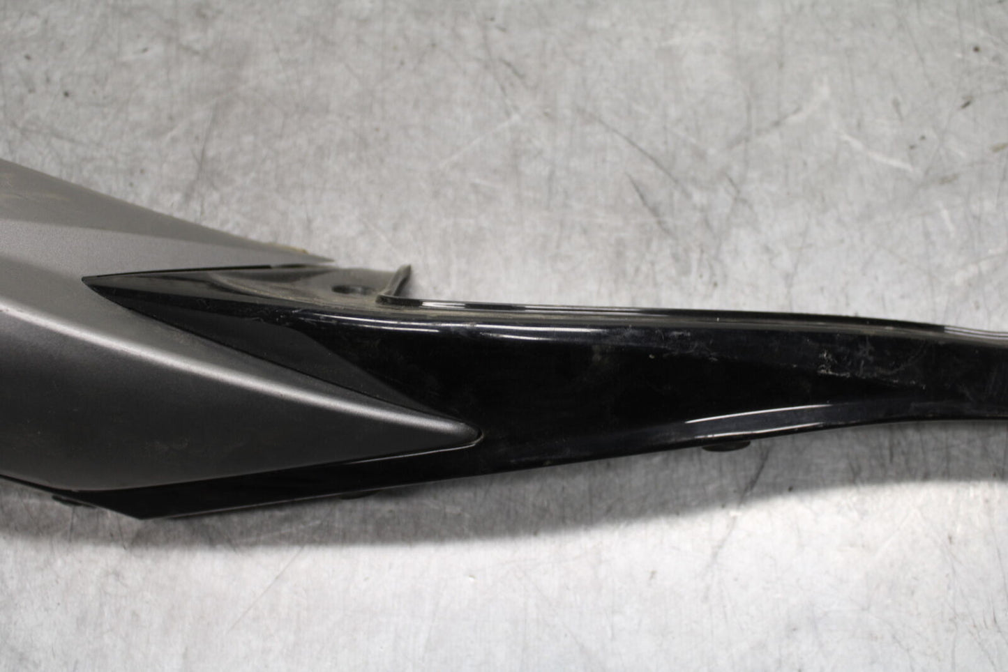 08-10 SUZUKI GSXR 600  RIGHT REAR BACK TAIL FAIRING COWL SHROUD BB101