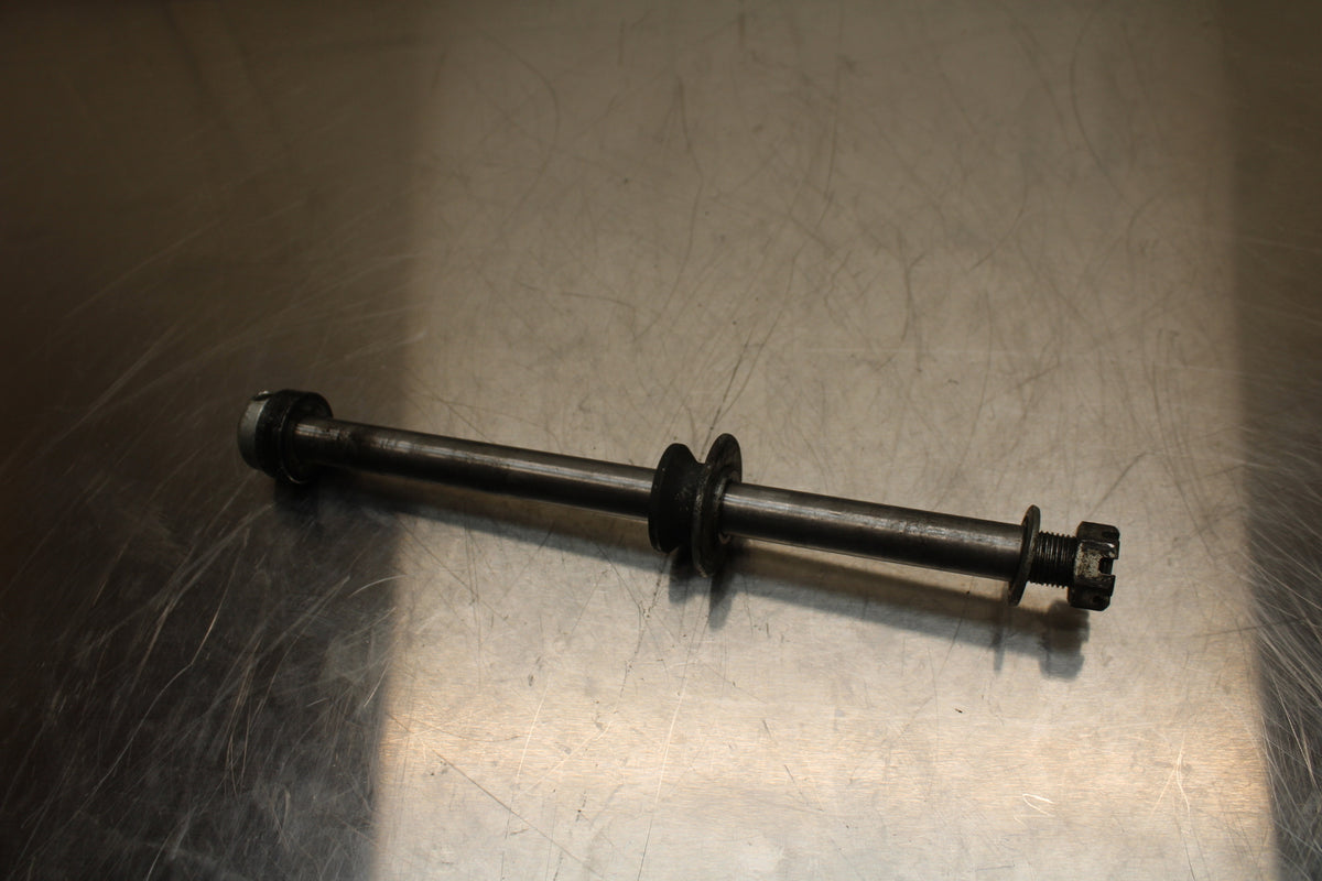 86 SUZUKI GS750ES REAR AXLE BACK WHEEL RIM PIVOT BOLT AXEL BB140