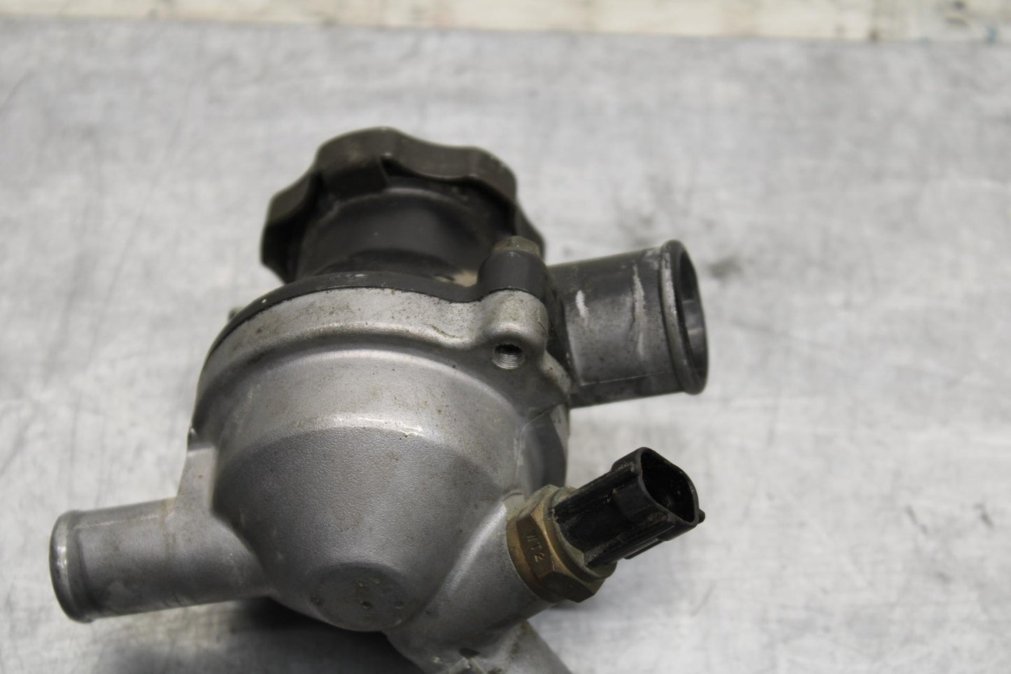 2005 Kawasaki Vulcan 1600 VN1600D COOLANT THERMOSTAT HOUSING BB556