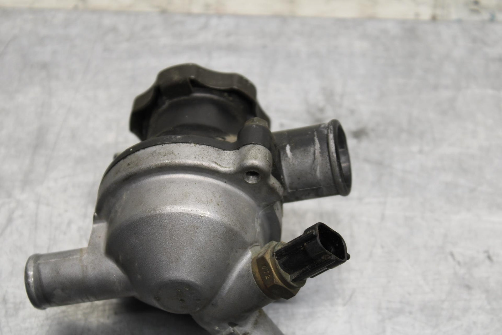 2005 Kawasaki Vulcan 1600 VN1600D COOLANT THERMOSTAT HOUSING BB556