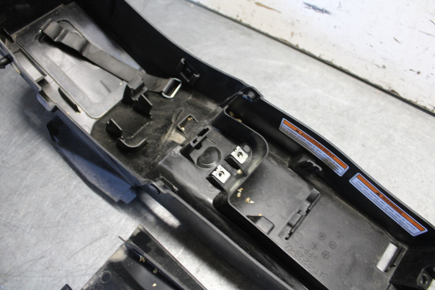 21-24 YAMAHA MT-07 REAR BACK TAIL UNDERTAIL BATTERY TRAY PLASTIC BB662