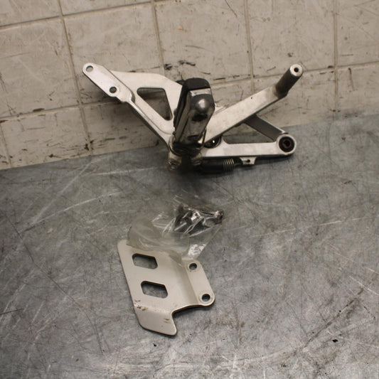 1993 Suzuki GSXR1100W RIGHT REARSET REAR SET DRIVER FOOT PEG BRACKET MOUNT BB46