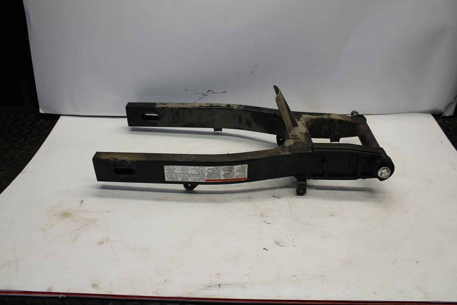 04-09 SUZUKI GS500F  SWINGARM BACK SUSPENSION SWING ARM 61000-01D10-YCH BB261