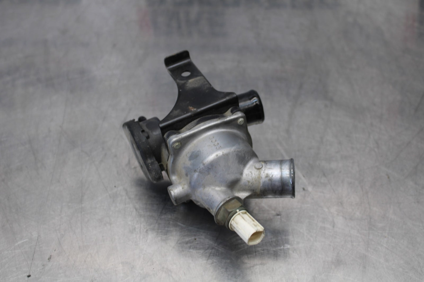 08 KAWASAKI VULCAN 900 THERMOSTAT W HOUSING ASSEMBLY BB184