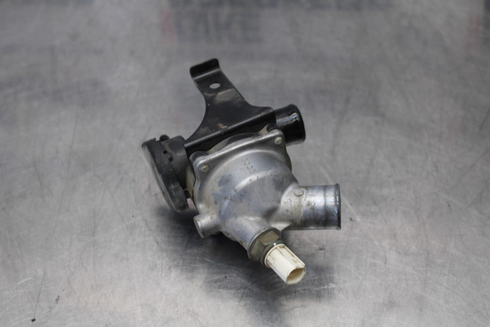 08 KAWASAKI VULCAN 900 THERMOSTAT W HOUSING ASSEMBLY BB184