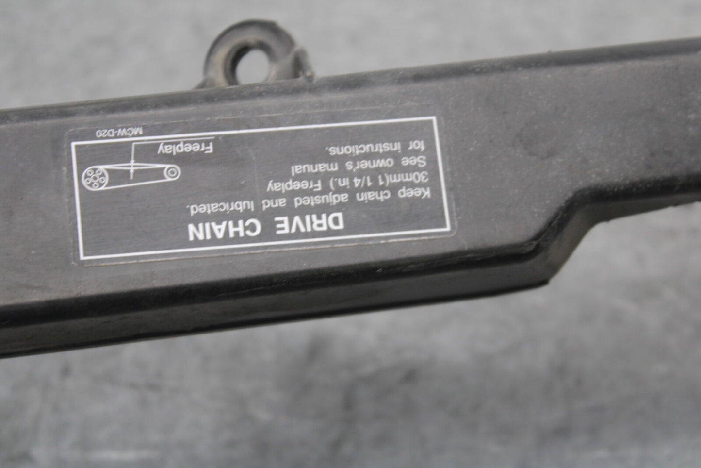 05-06 HONDA CBR600RR REAR DRIVE CHAIN GUARD COVER SHIELD 40510-MEE-010  BB689