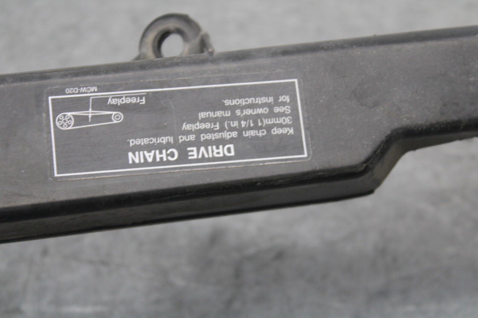 05-06 HONDA CBR600RR REAR DRIVE CHAIN GUARD COVER SHIELD 40510-MEE-010  BB689
