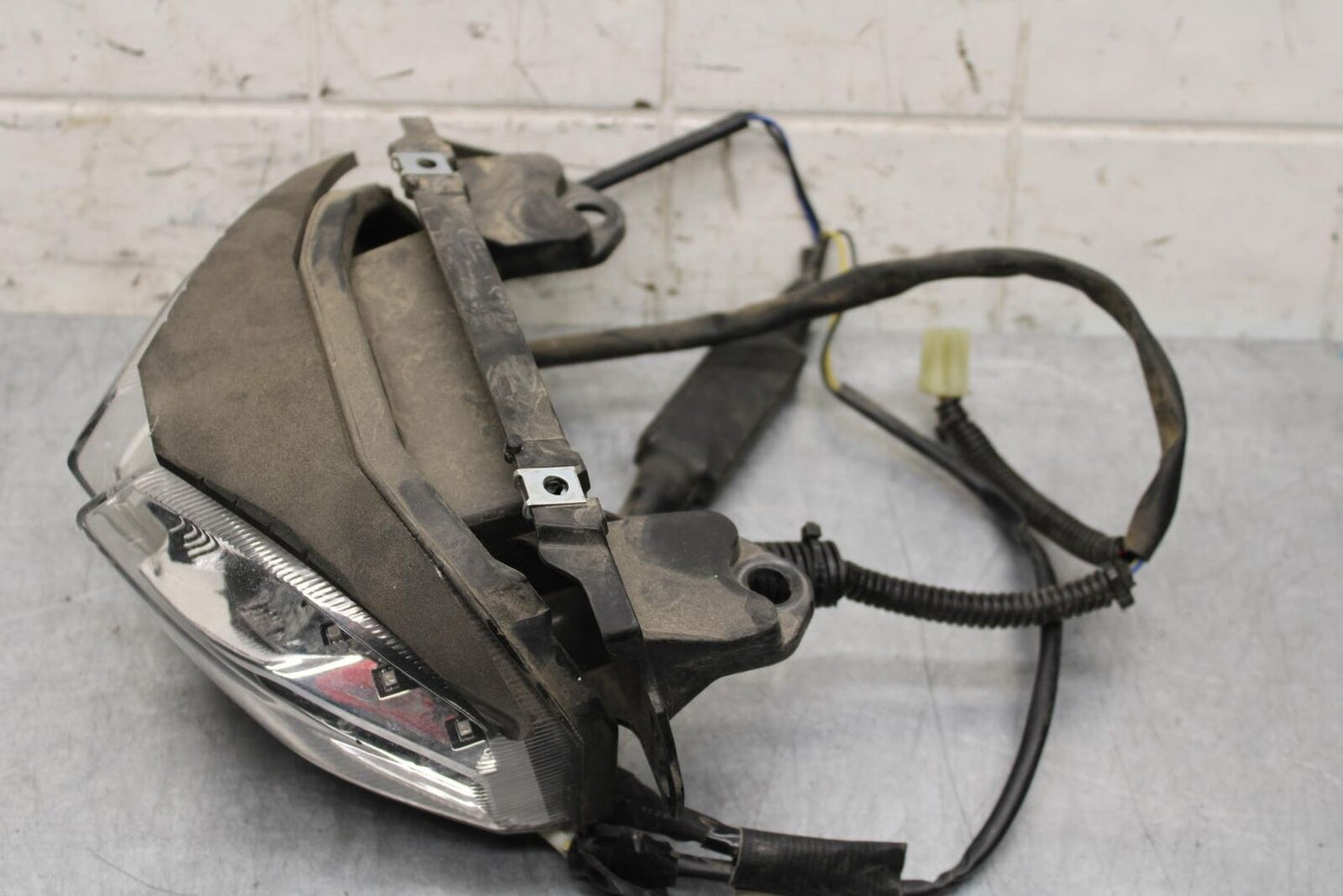 2012 Yamaha FZ8 REAR TAIL TAILLIGHT BACK BRAKE LIGHT BB550