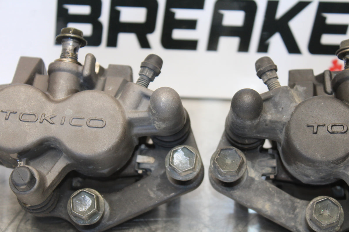 00 SUZUKI SV650 RIGHT LEFT FRONT BRAKE CALIPER SET PAIR CALIPERS BB156