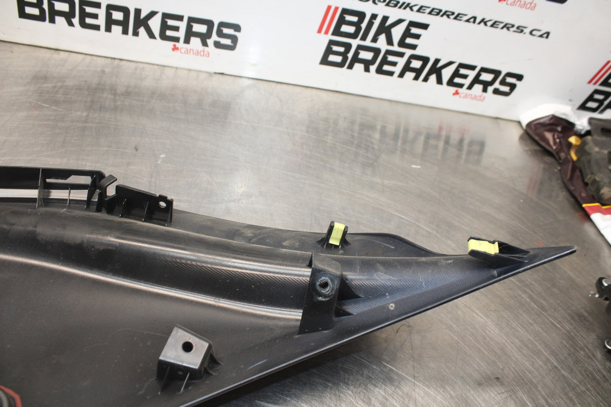 22-25 YAMAHA YZF R7 LEFT MID UPPER SIDE FAIRING COWL BB583
