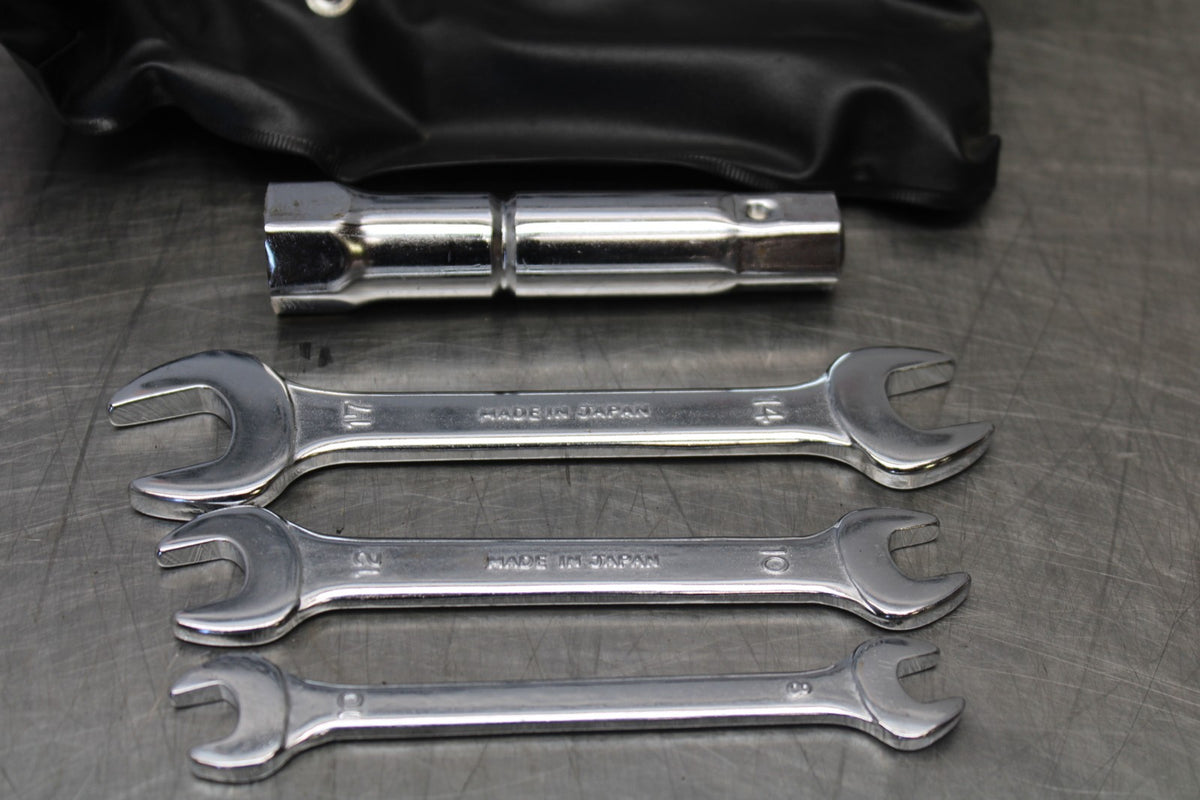 08 KAWASAKI VULCAN 1600 VN1600D NOMAD STOCK TOOLS OEM TOOL BAG KIT SET BB904