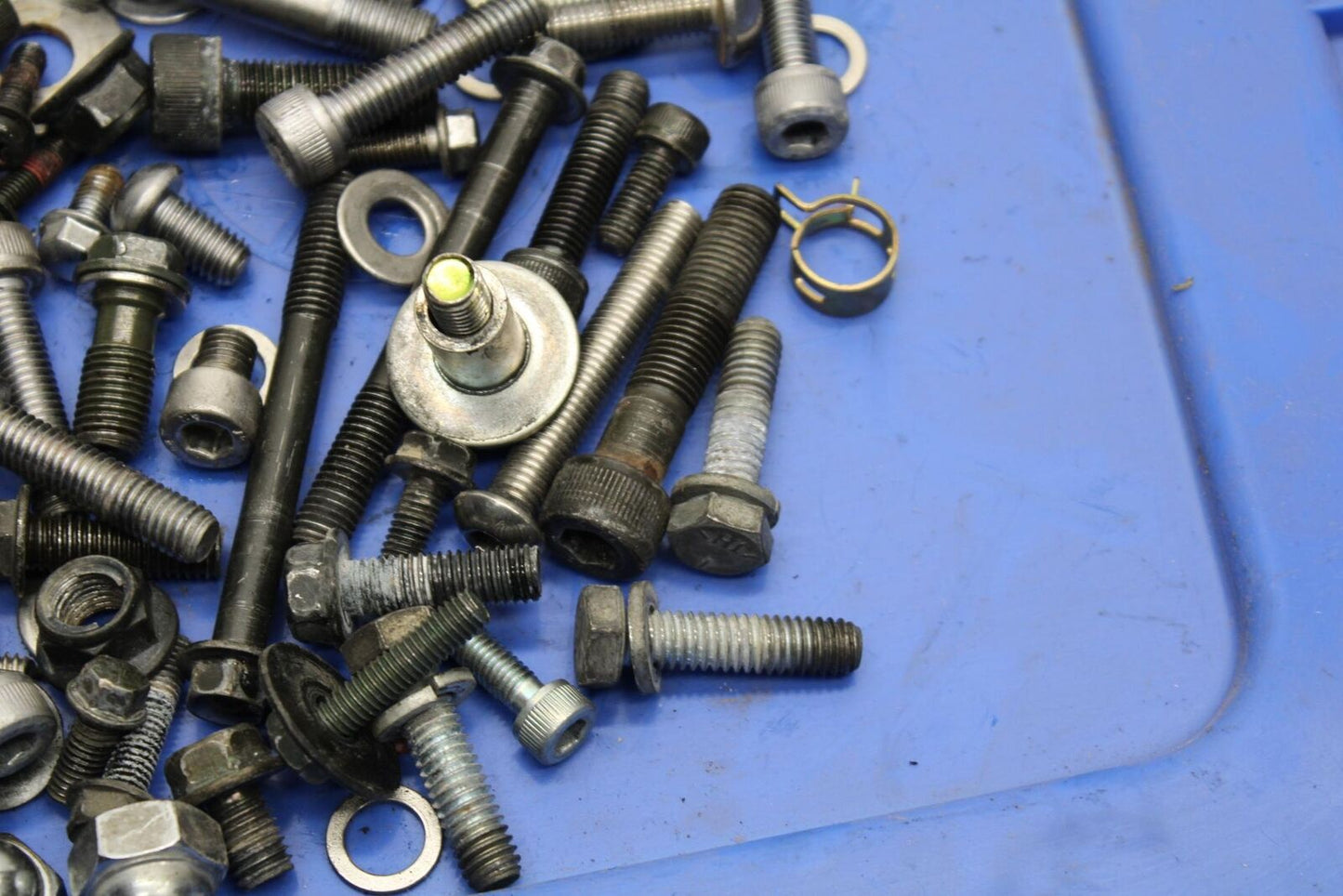 2005 Kawasaki Vulcan 1600 VN1600D Nomad MISCELLANEOUS BOLTS ENGINE BB556