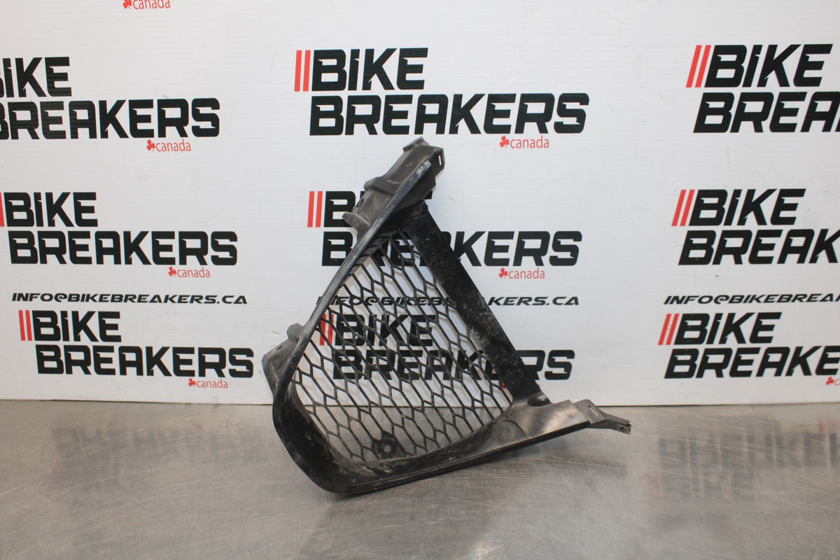 05-06 SUZUKI GSXR1000 FRONT LOWER INNER EXHAUST V FAIRING COWL GUARD BB857