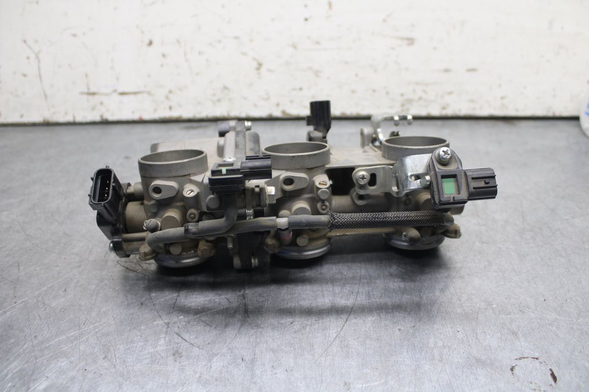 14-17 YAMAHA FZ09 MAIN FUEL INJECTORS / THROTTLE BODIES BB111