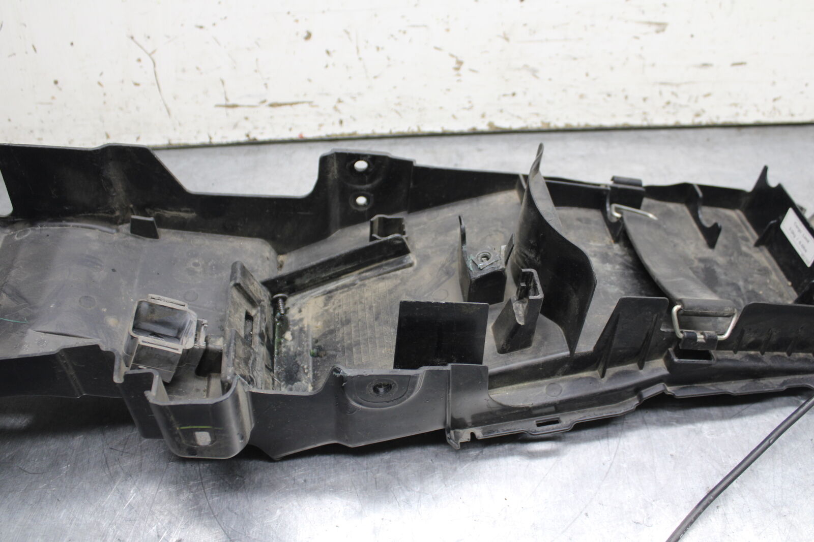 15-16 HONDA CB300F REAR BACK TAIL UNDERTAIL BATTERY TRAY PLASTIC BB740