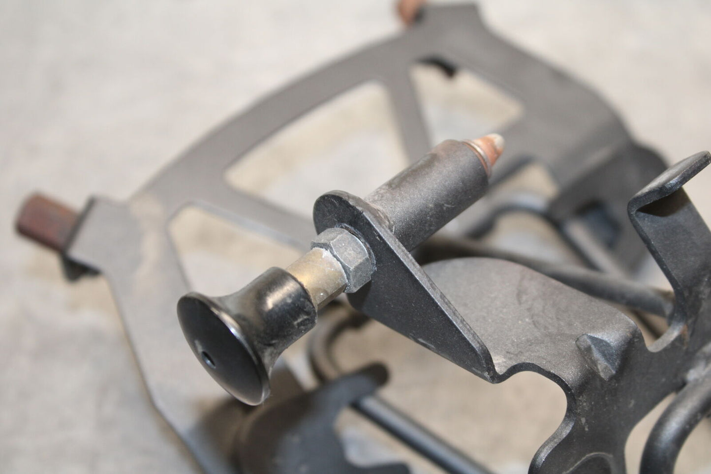 12-13 KAWASAKI Z1000 UPPER FAIRING GAUGES STAY BRACKET BB743