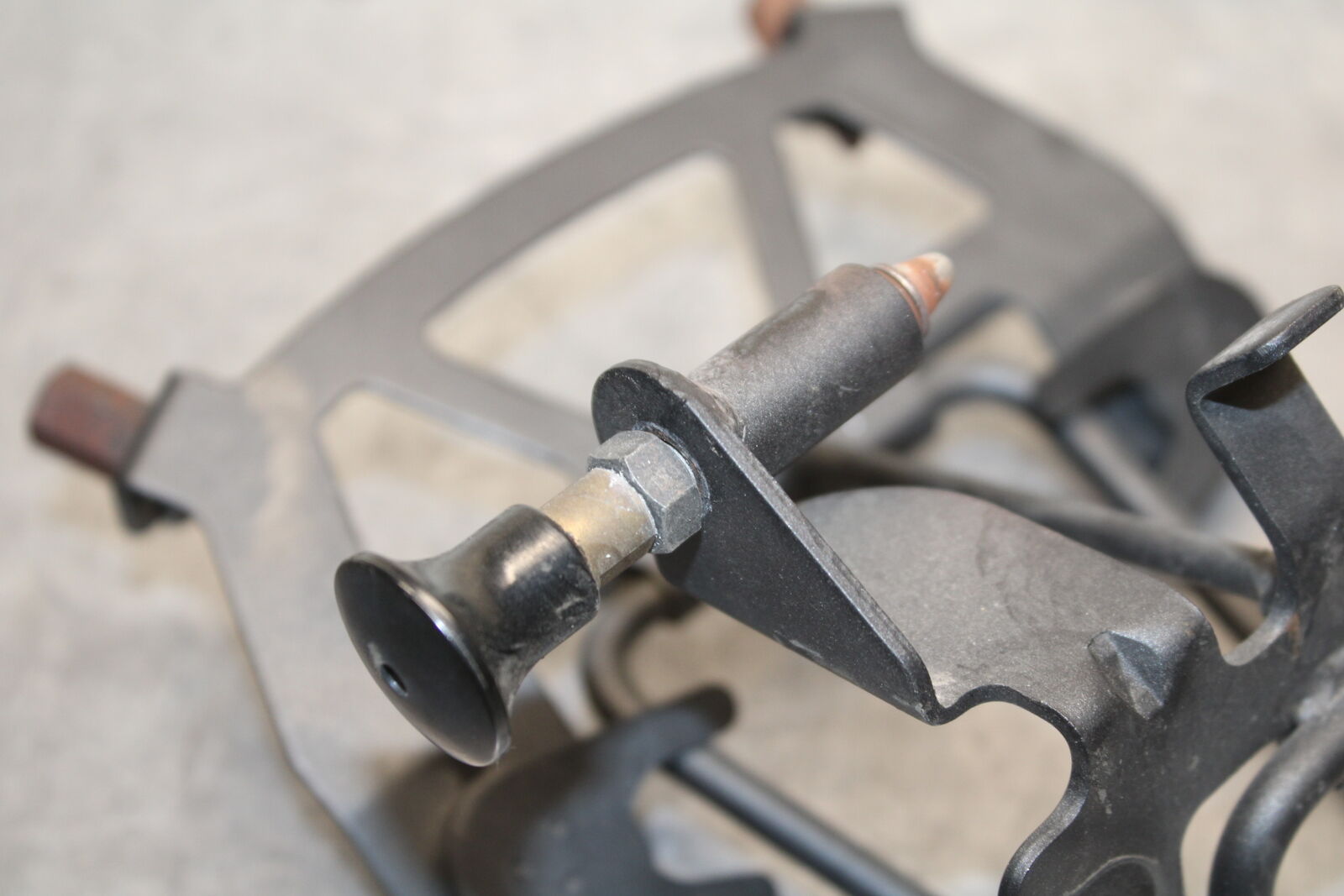 12-13 KAWASAKI Z1000 UPPER FAIRING GAUGES STAY BRACKET BB743