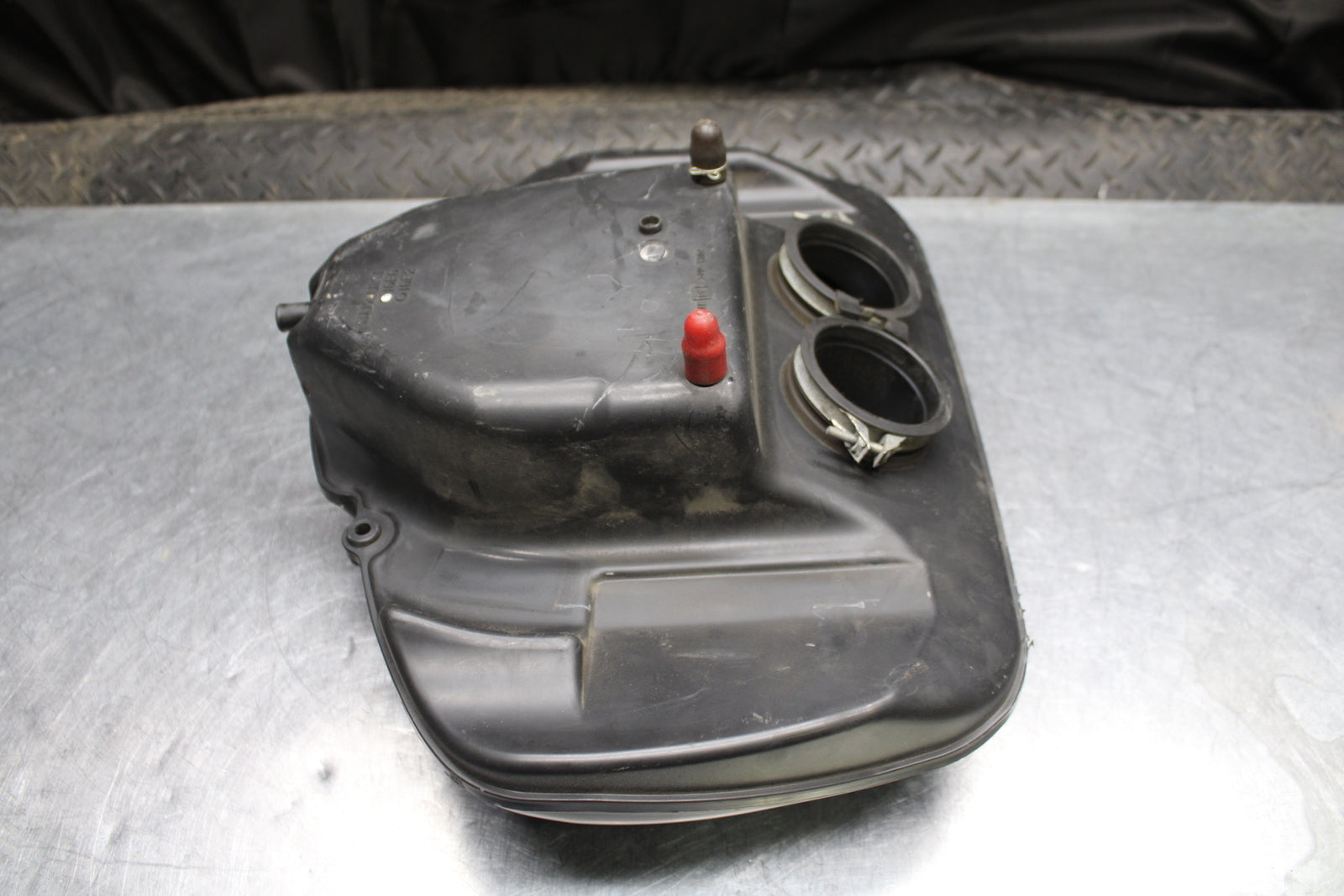 00 SUZUKI INTRUDER 1500 VL1500 AIRBOX AIR INTAKE FILTER BOX BB761