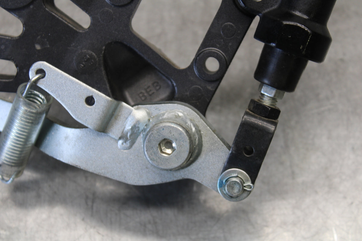 22-23 YAMAHA YZF R7 RIGHT REARSET REAR SET DRIVER FOOT PEG REST STOP BB583
