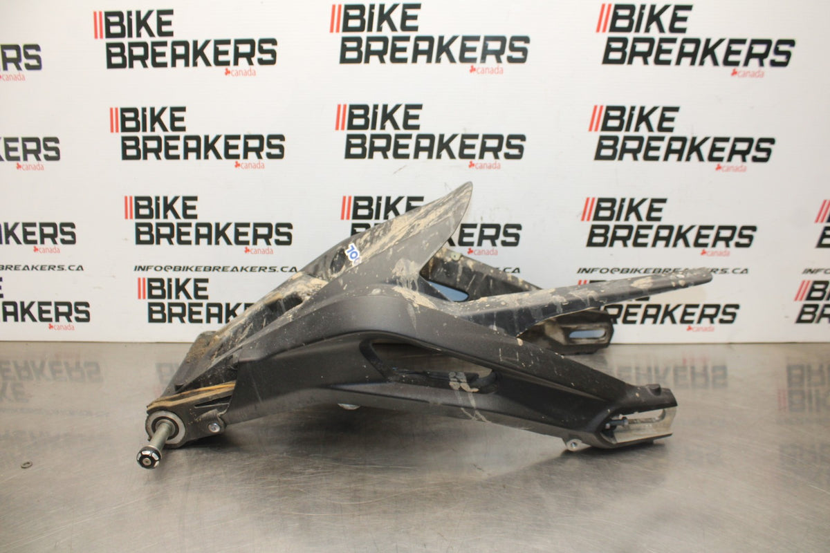 20 TRIUMPH STREET TRIPLE 765 REAR SWINGARM BACK SUSPENSION SWING ARM BB864