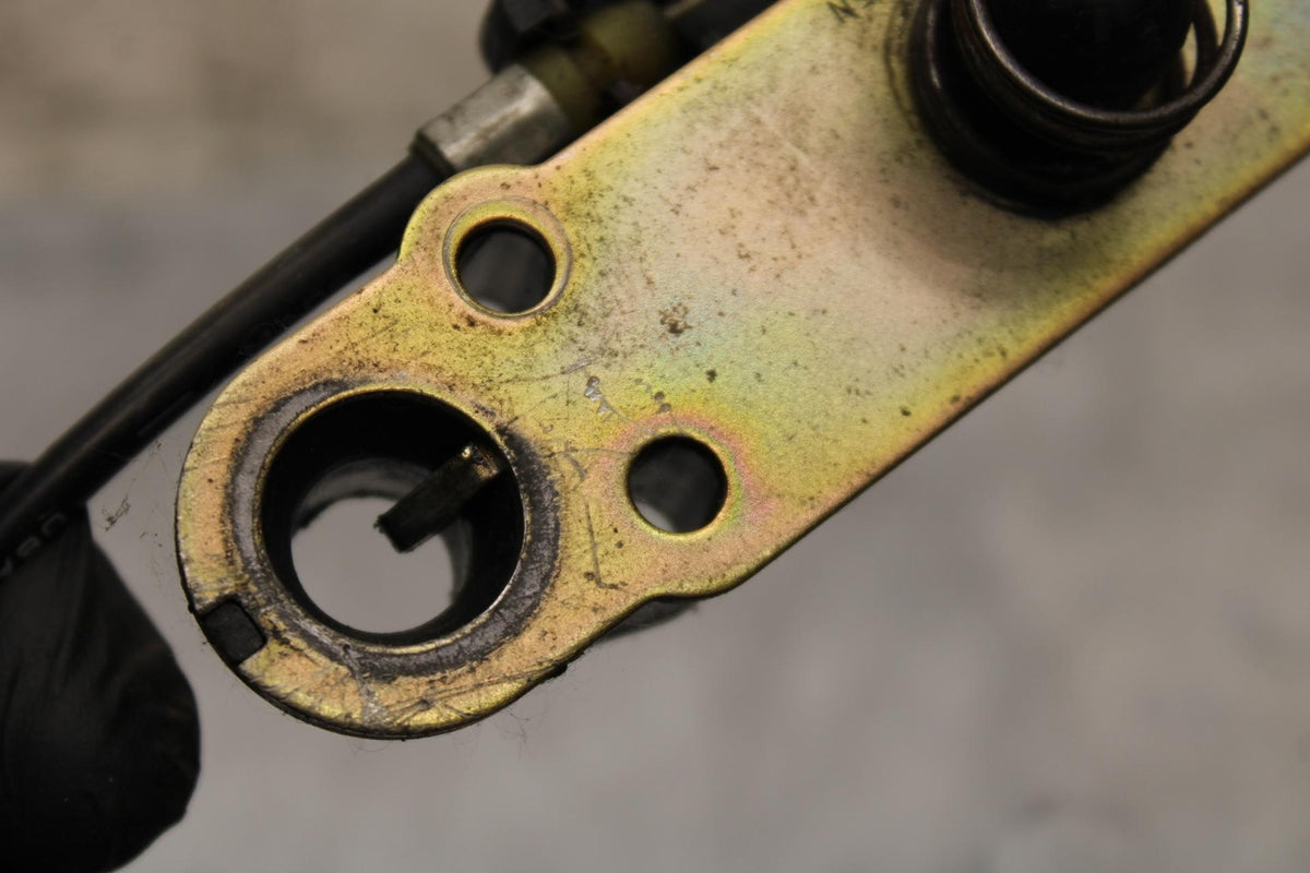 1997 Suzuki Bandit 1200 GSF1200S SEAT LATCH BB559