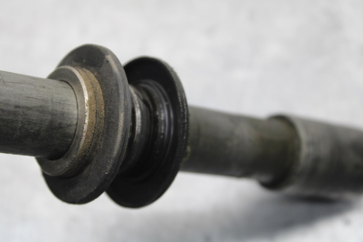 05 YAMAHA YZF R6S FRONT WHEEL RIM AXLE PIVOT BOLT BB600