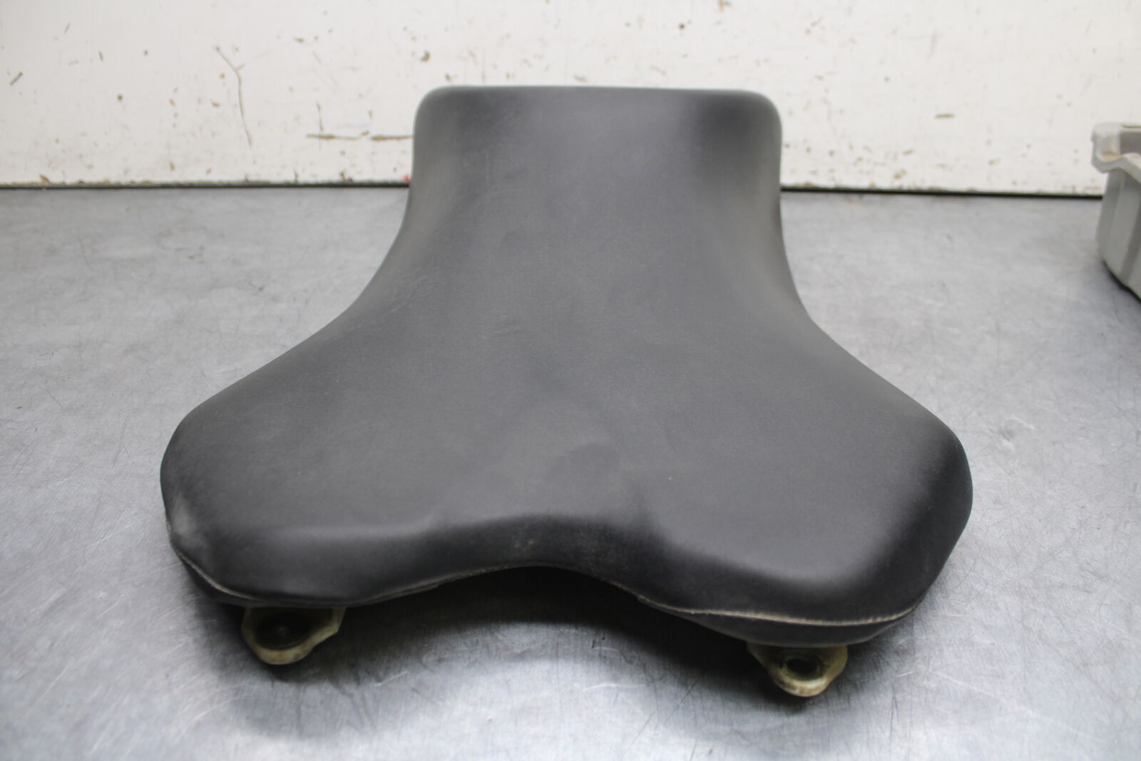 07-08 YAMAHA YZF R1 FRONT DRIVERS SEAT PAD SADDLE PILLION BB724