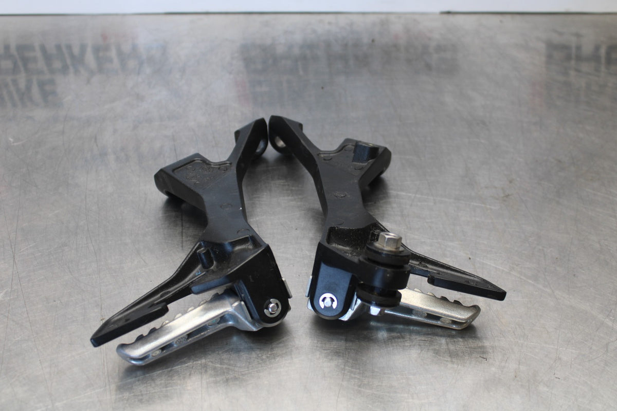 18-23 KAWASAKI NINJA 400 EX400 ABS REAR BACK PASSENGER PEG SET PAIR BB192