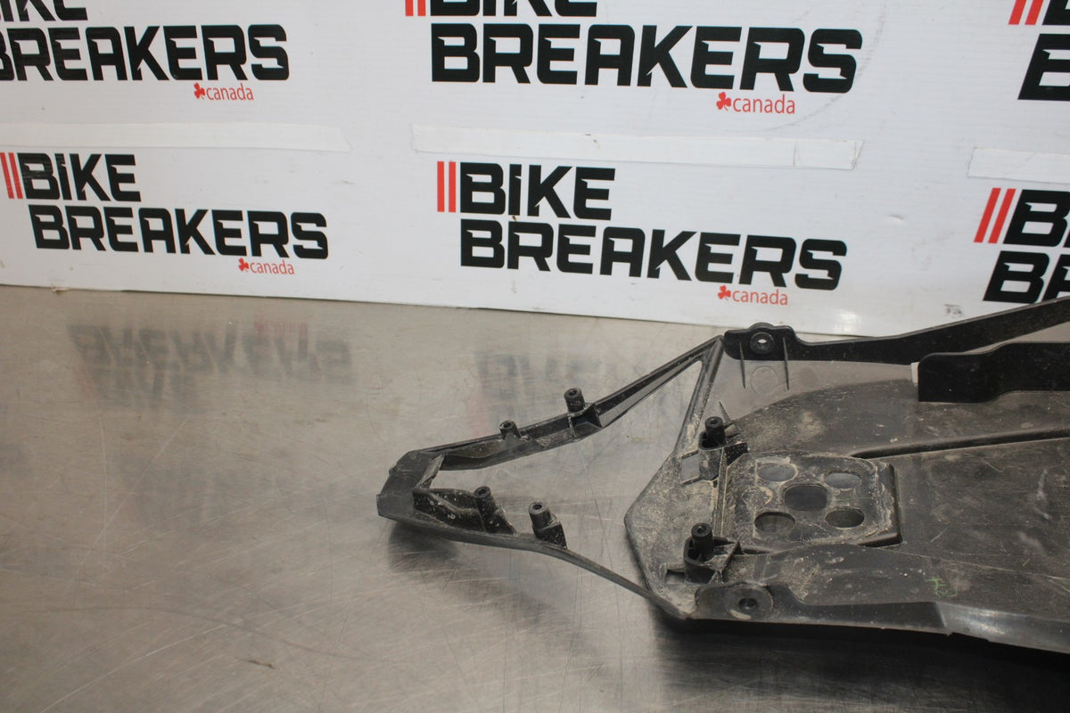23-26 KAWASAKI NINJA ZX4RR REAR BACK TAIL UNDERTAIL BATTERY TRAY PLASTIC BB898