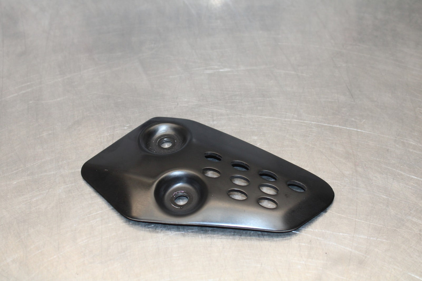 23-24 YAMAHA MT-07 LEFT REARSET REAR SET HEEL GUARD COVER  BB194