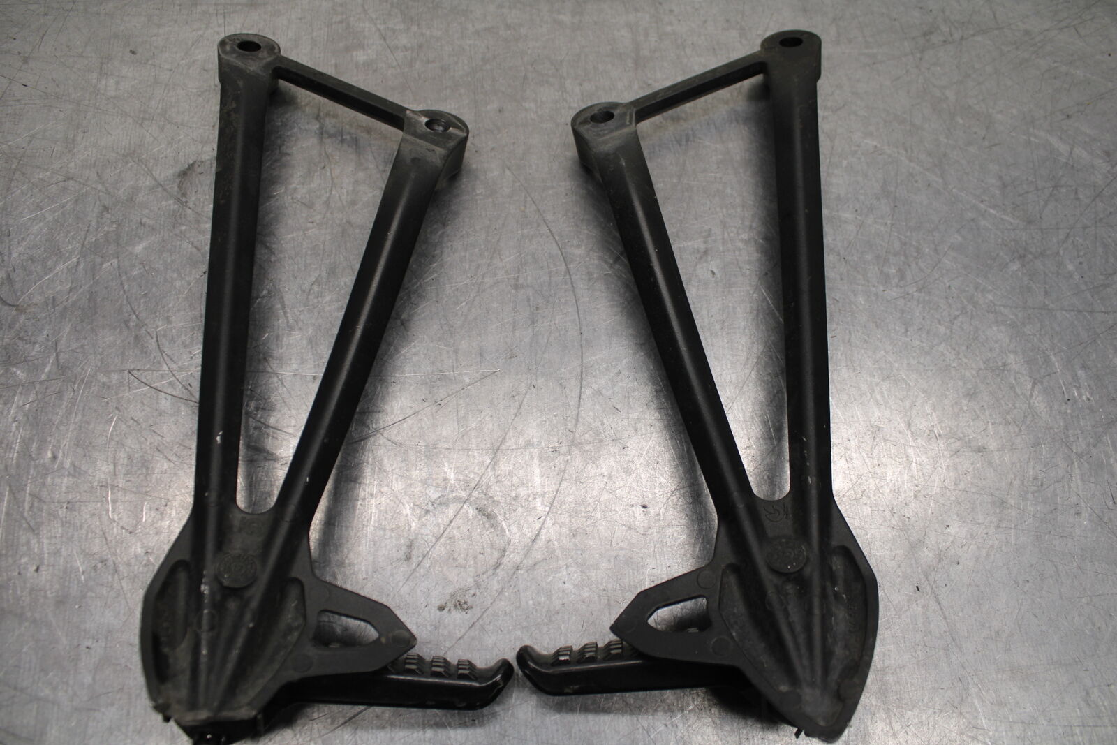 13-17 KAWASAKI NINJA ZX6R ZX636E REAR BACK PASSENGER PEG SET PAIR BB735