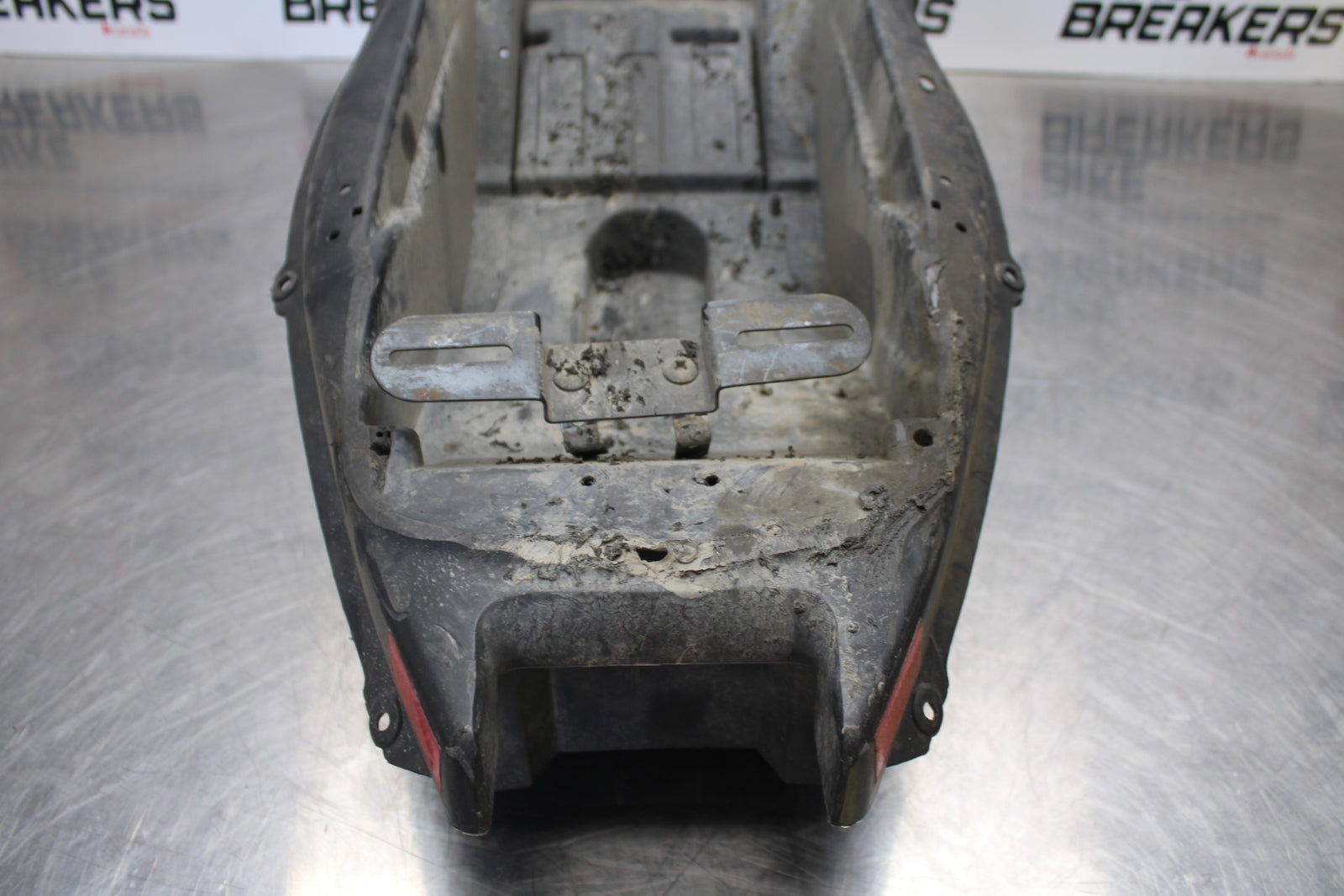 99-07 SUZUKI HAYABUSA GSX1300R REAR TAIL UNDERTAIL BATTERY TRAY PLASTIC BB281