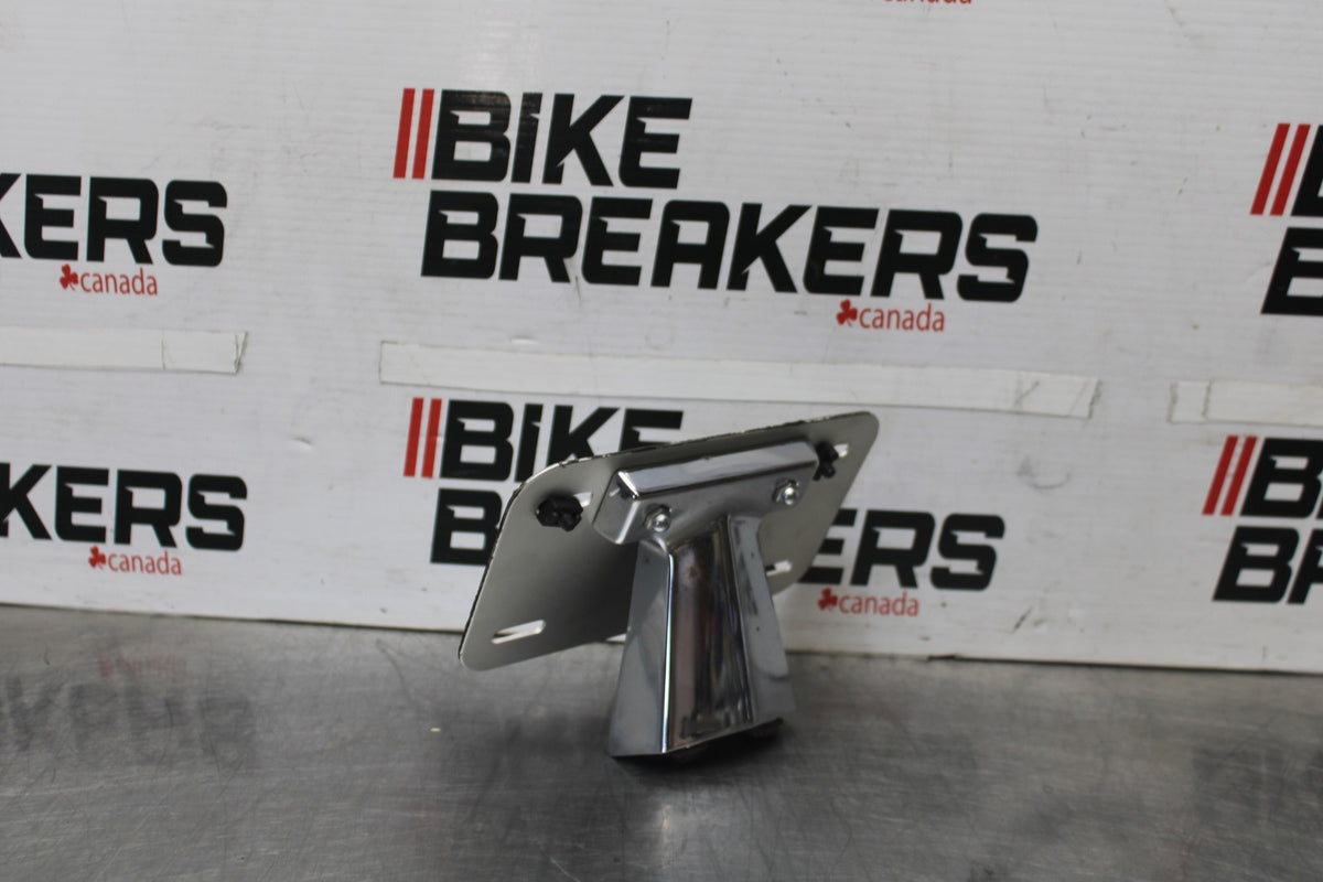 05-09 SUZUKI BOULEVARD C90 LICENSE PLATE BRACKET MOUNT BB918