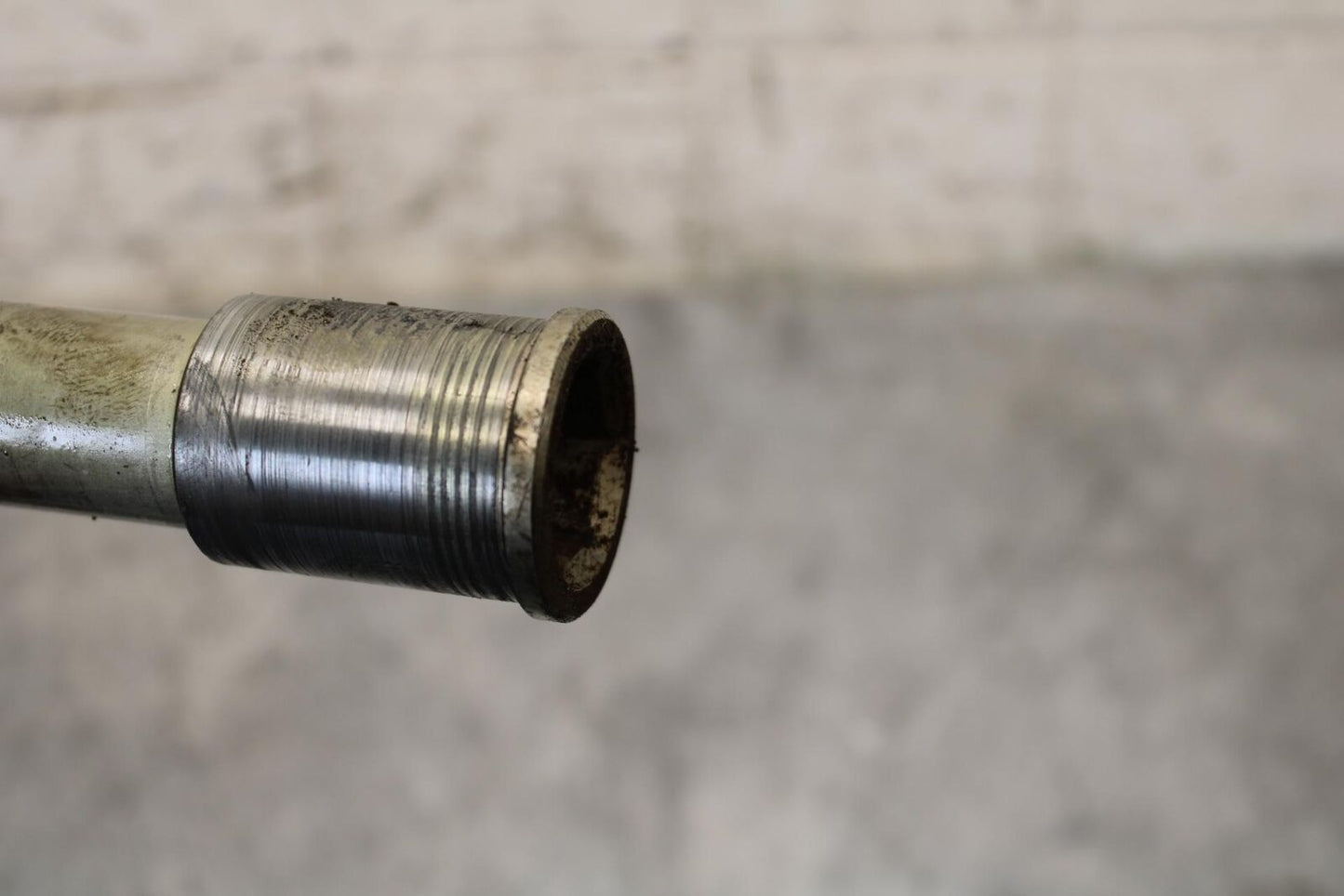 2011 Kawasaki Ninja ZX10R ZX1000K ABS FRONT WHEEL RIM AXLE   BB555