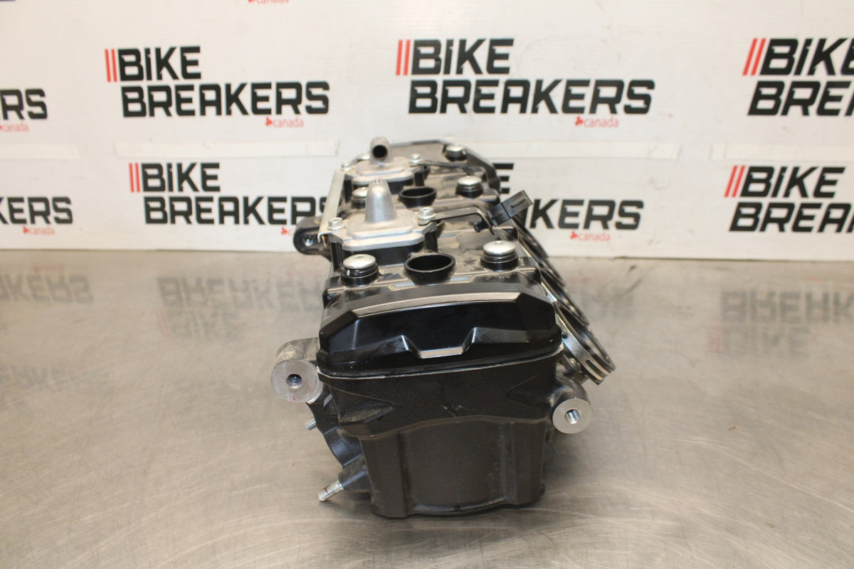 25 KAWASAKI Z900 1,659km ENGINE TOP END CYLINDER HEAD BB928