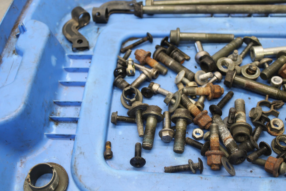 05 YAMAHA YZF R6 MOUNTING BOLTS HARDWARE SCREWS BB894
