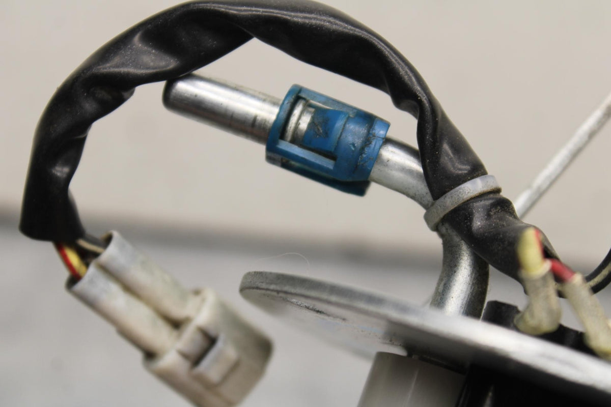 09-11 SUZUKI GSXR 1000 FUEL PUMP GAS PETROL SENDER UNIT 15100-47H00  BB96