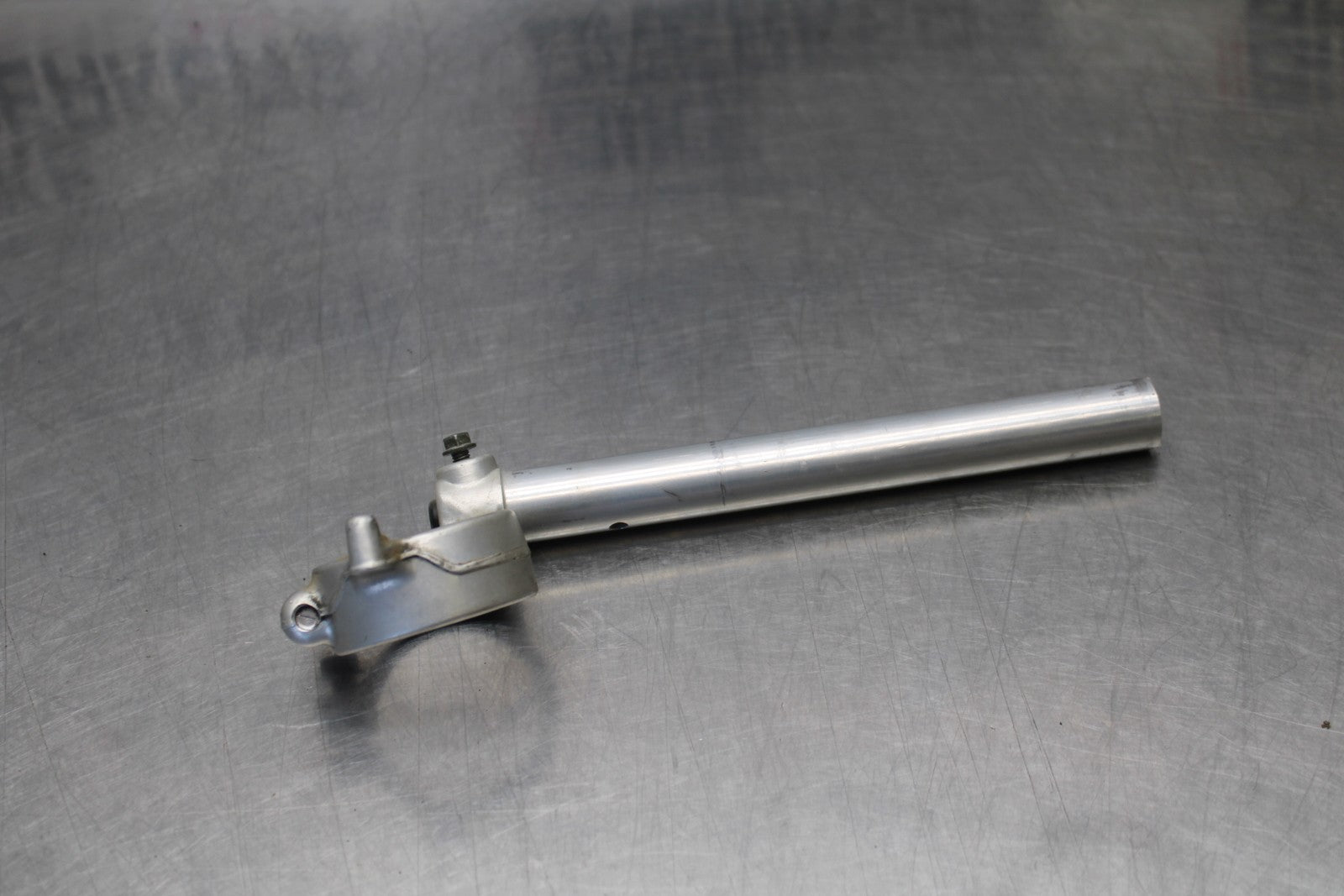 05-06 SUZUKI GSXR1000 RIGHT CLIP ON HANDLEBAR BB773