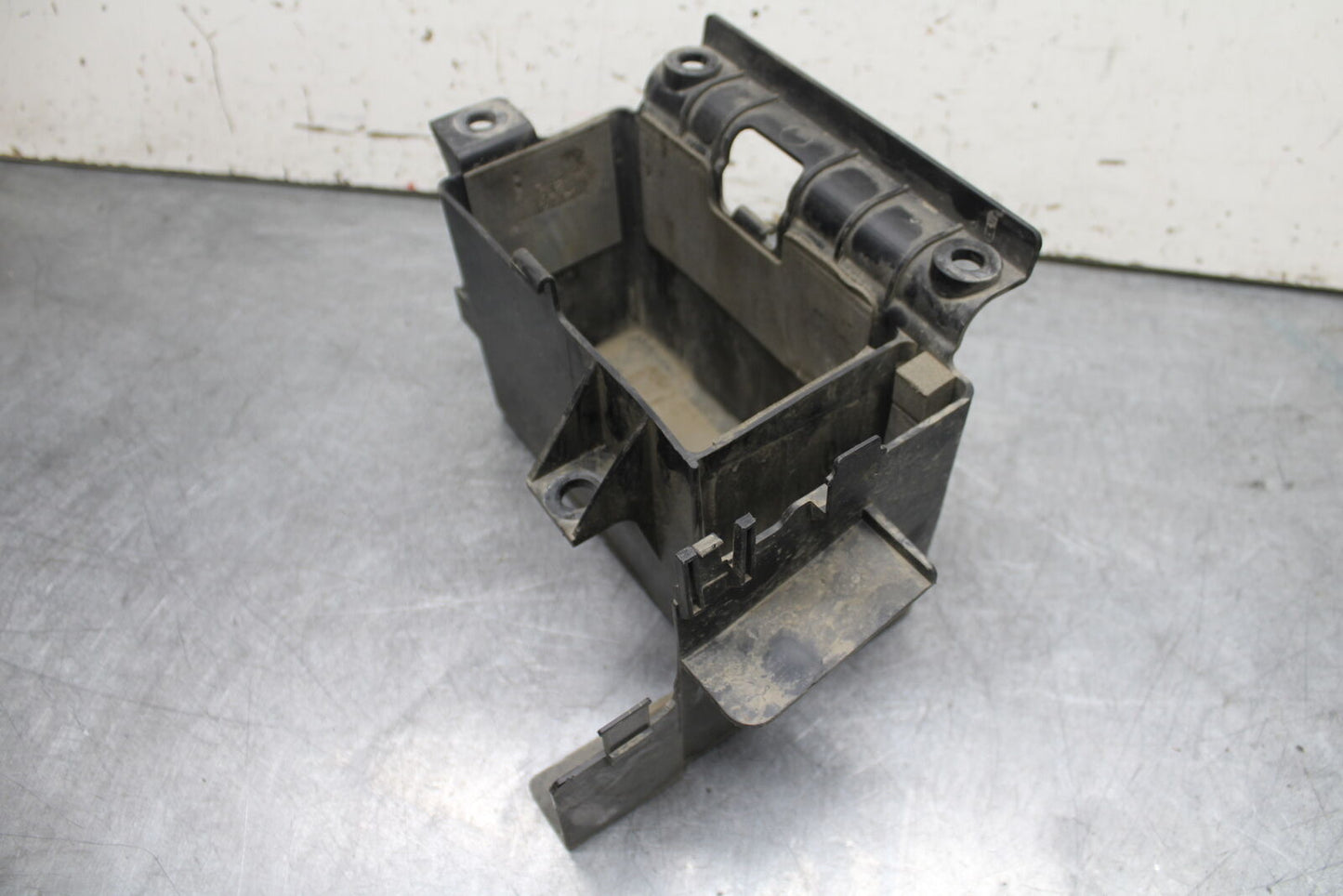 14-15 YAMAHA V STAR 1300 XVS1300CT TOURER BATTERY TRAY BOX HOLDER BB722