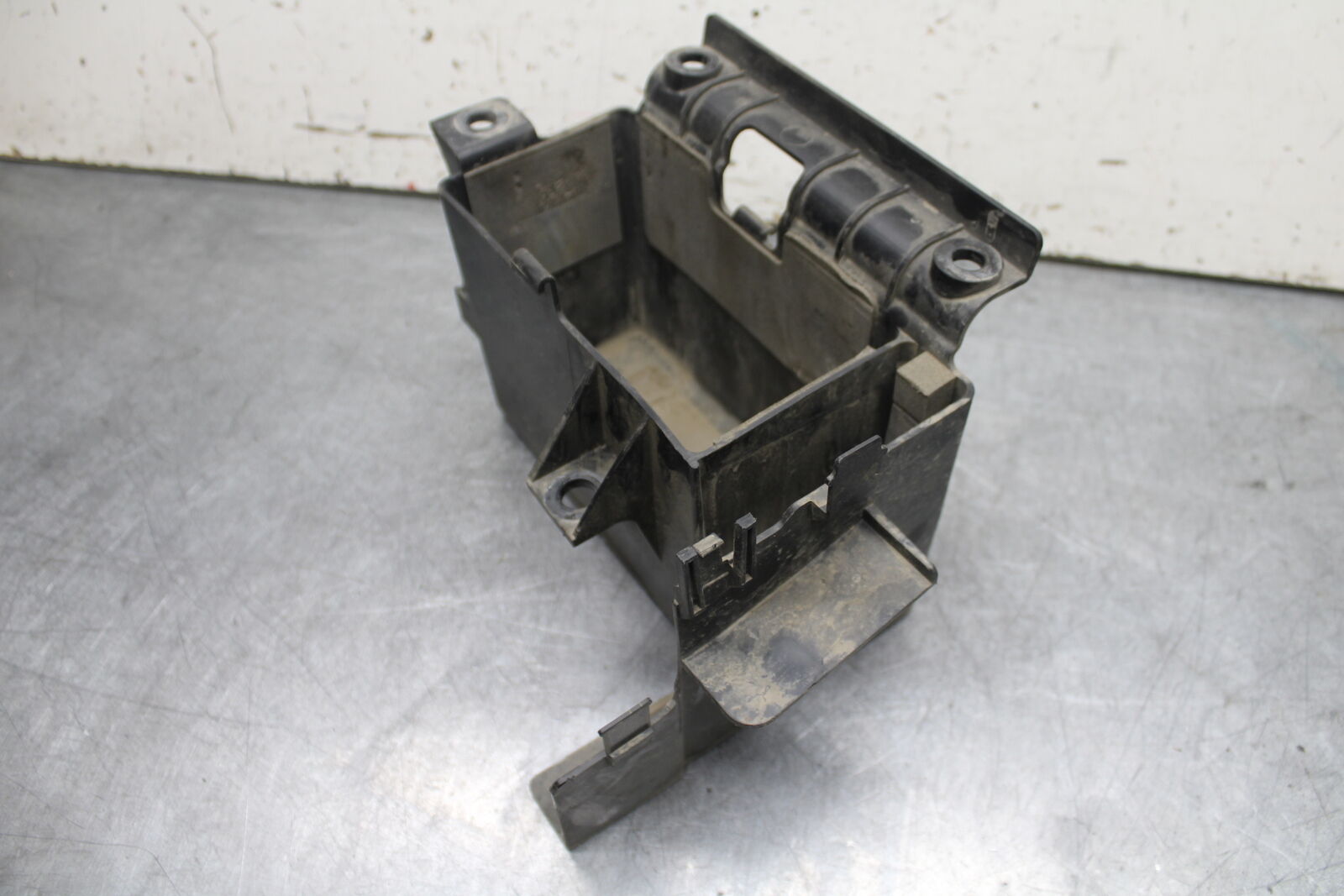14-15 YAMAHA V STAR 1300 XVS1300CT TOURER BATTERY TRAY BOX HOLDER BB722
