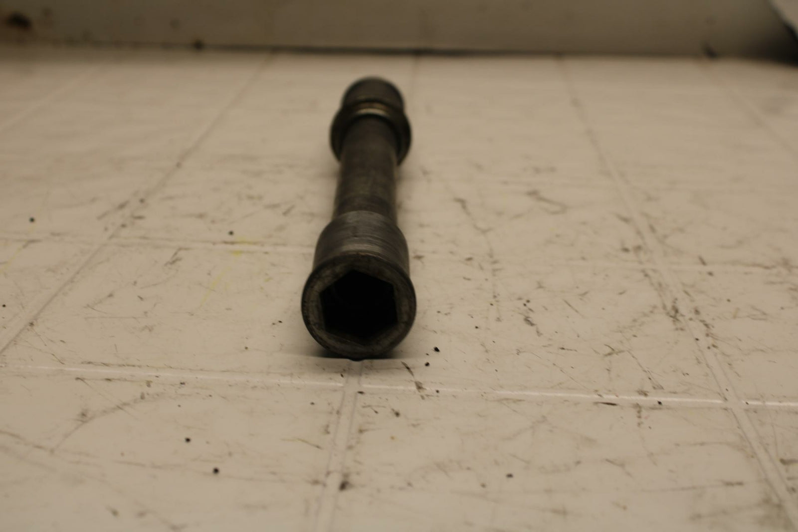 03-04 KAWASAKI NINJA ZX6R 636 FRONT WHEEL RIM AXLE PIVOT BOLT BB06