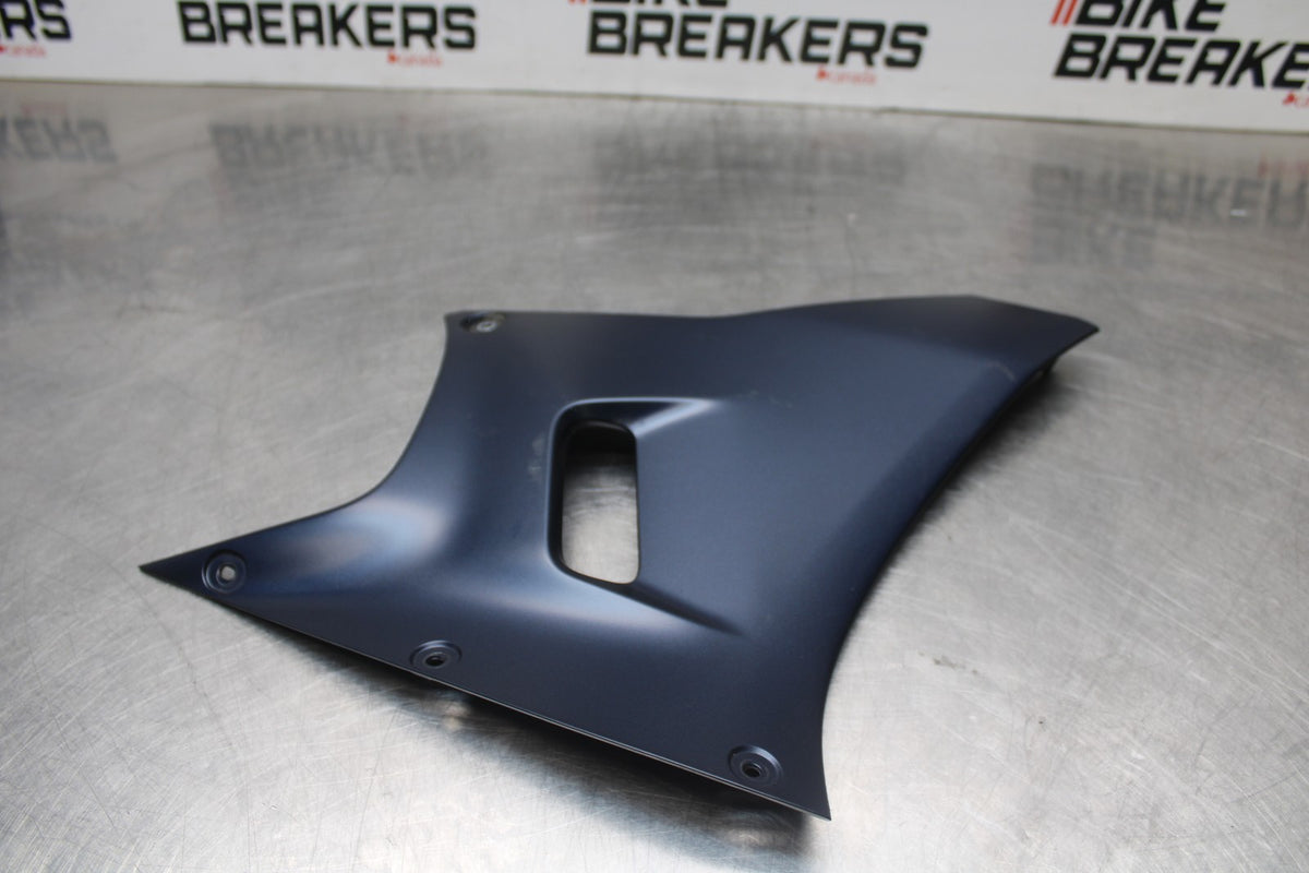 22-25 YAMAHA YZF R7 LEFT LOWER BOTTOM BELLY SIDE FAIRING COWL BB583